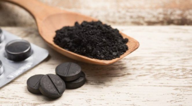 Як активоване вугілля може допомогти у догляді за шкірою
