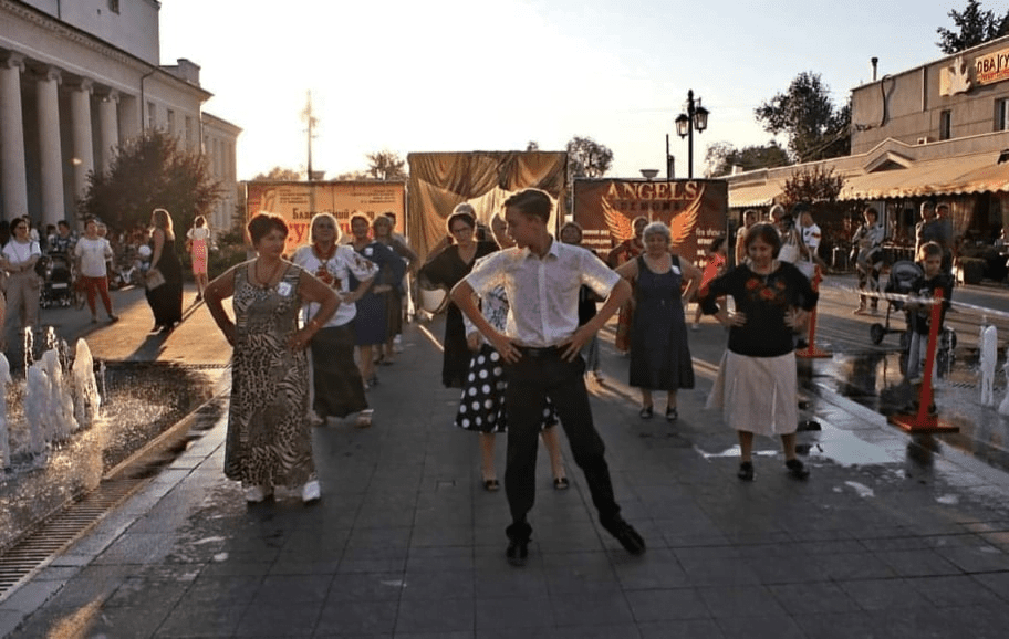 Бальні танці для криворізьких жінок 50+