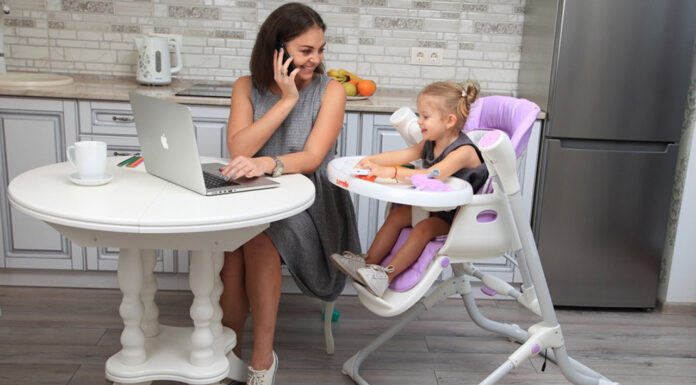 Комфортний прийом їжі: вибираємо стільчик для годування малюка