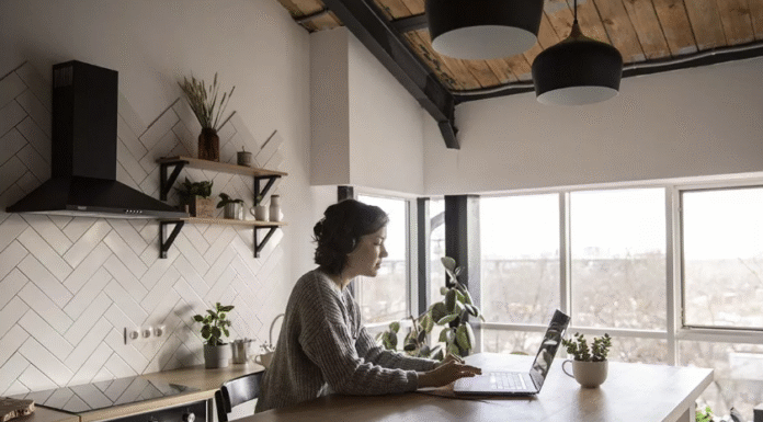 Як організувати робоче місце вдома, щоб бути продуктивною