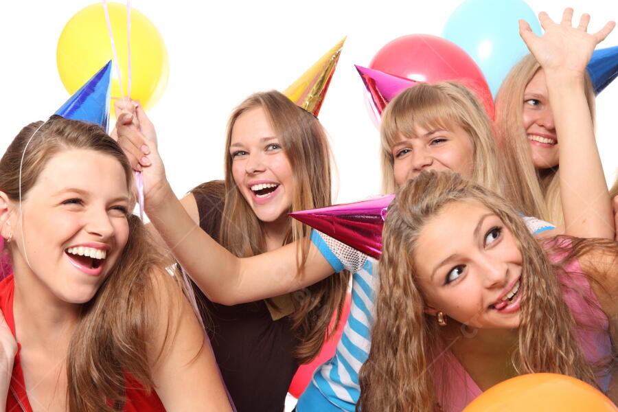 Amigas felizes festa aniversário balões | Fotos Premium ...