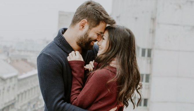 Таємні знаки симпатії: як розпізнати почуття без зайвих слів